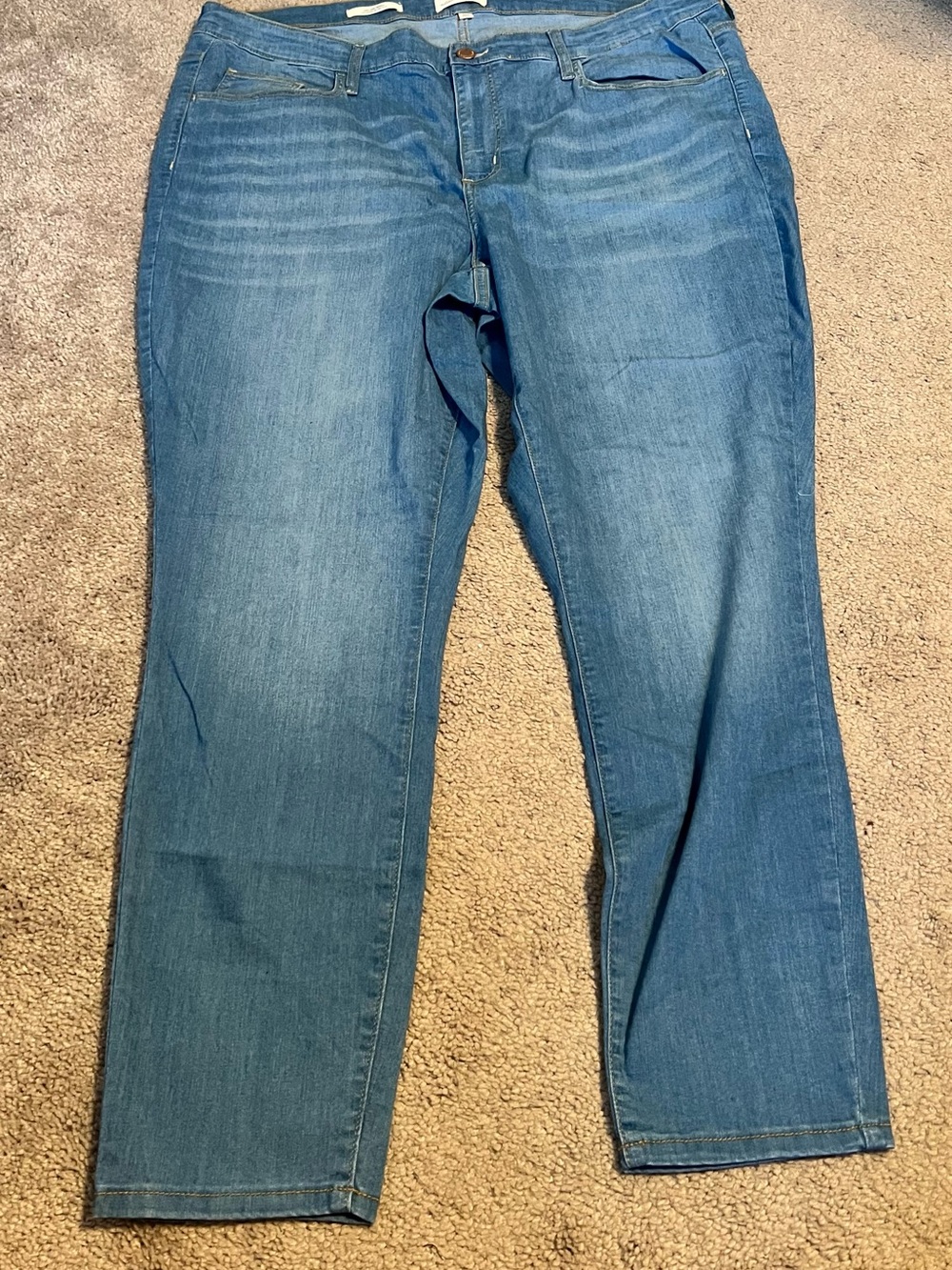 NWOT Universal Thread Medium Light Wash Jeans